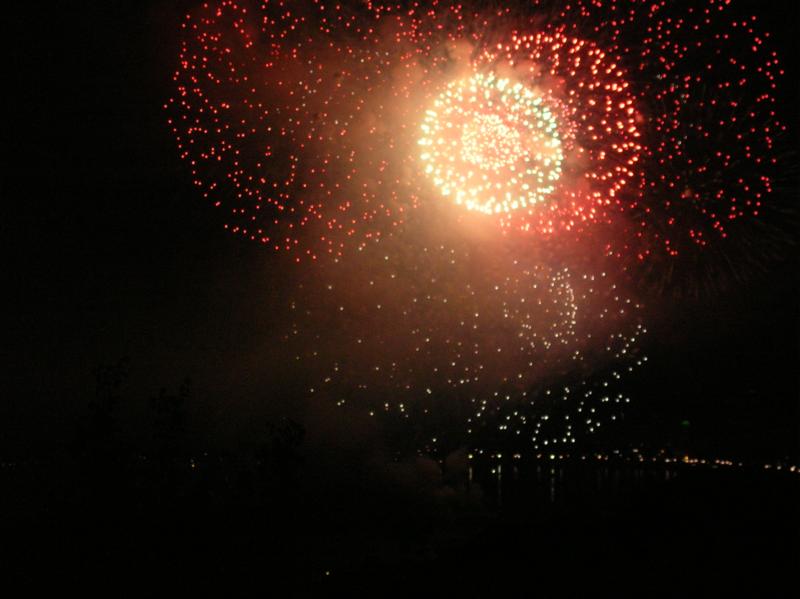 Fuochi d'artificio sulle acque di Rapallo per le Feste di Luglio